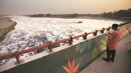 spraying of defoamers in Yamuna, yamuna, Yamuna clean-up, Yamuna cleaning, Rekha Gupta, Delhi Pollution Control Committee (DPCC), V K Saxena, delhi news, India news, Indian express, current affairs