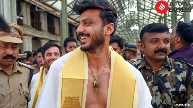 All-rounder Axar Patel joined teammates in seeking blessings