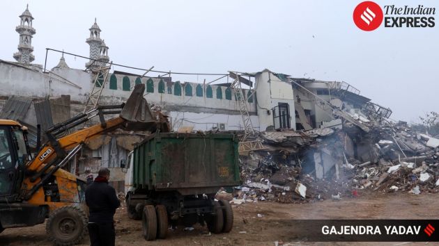 Around 1 am nearly 30 bulldozers arrived at the demolition site near the mosque amid heightened police presence
