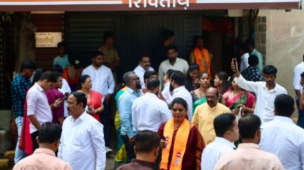 The controversy highlights shifting demographics, with Census data showing rapid growth of Hindi-speaking populations in Mumbai, Thane and Raigad.