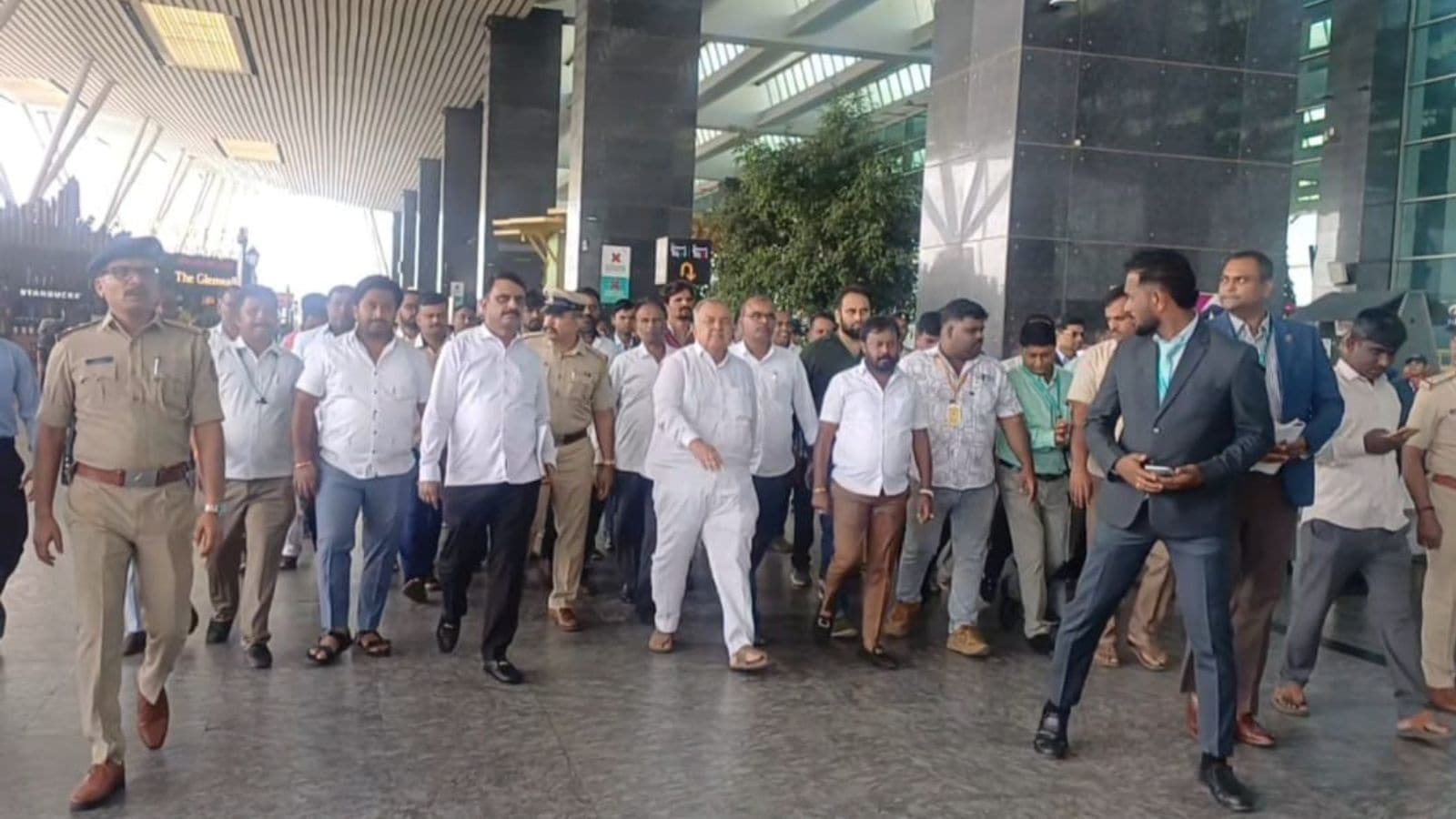 ‘Do you want people to spend more money?’: Karnataka Transport Minister Ramalinga Reddy raps Bengaluru airport authorities over new parking policy