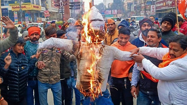 Bangladeshi Hindu businessman in critical condition after miscreants stab, tried to set him on fire