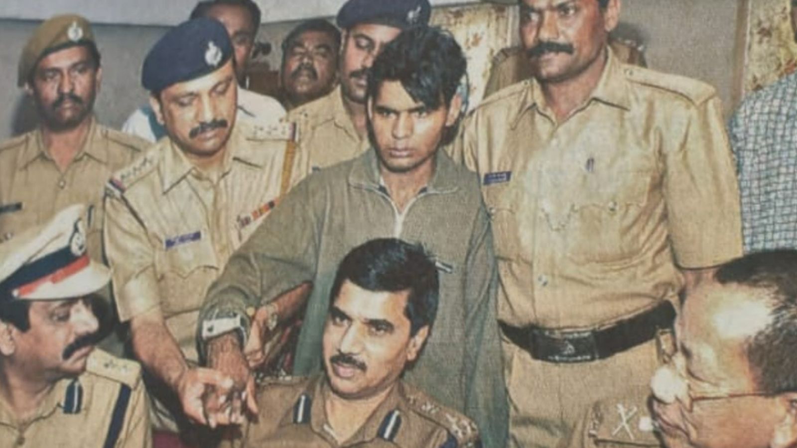 Solving Crime: The scarred finger that led to the cracking of the 2002 Bengaluru double murder case | Bangalore News Solving Crime: The scarred finger that led to the cracking of the 2002 Bengaluru double murder case | Bangalore News