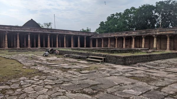 court allows prayer at Bhojshala