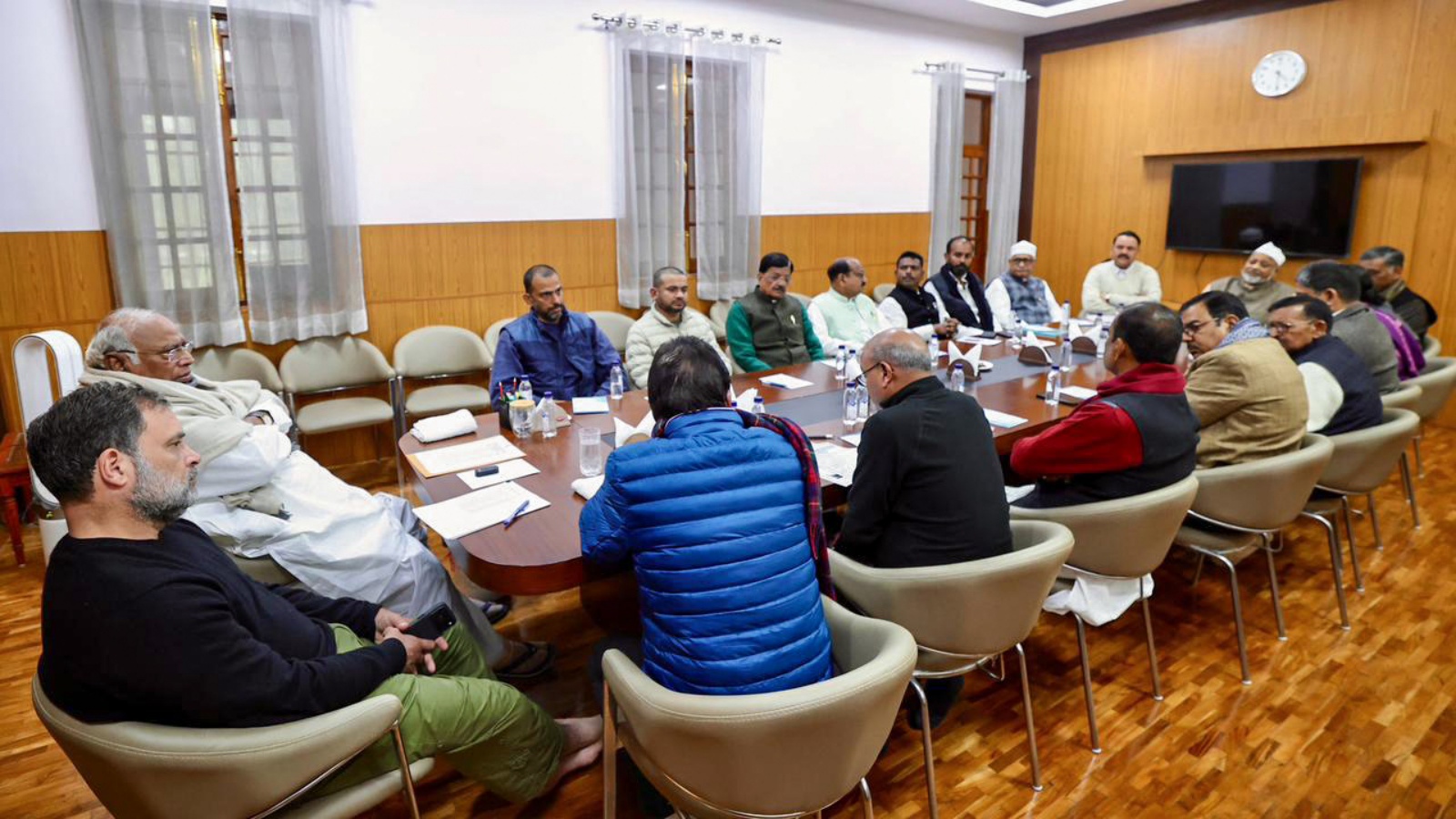 Bihar Congress MLAs Meet Kharge, Gandhi in Delhi Amid Defection Speculation