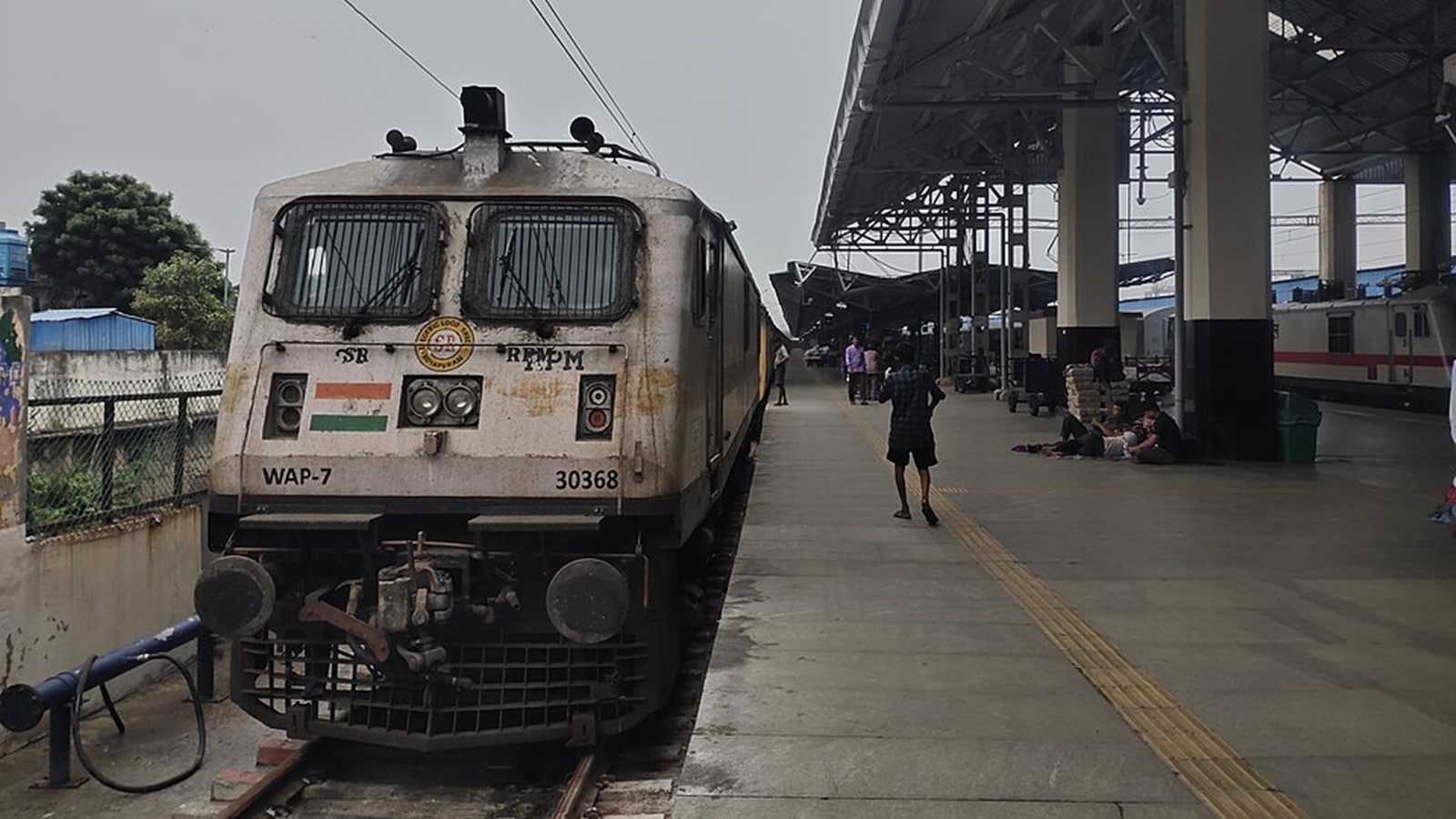 Nearly 5,800 ticketless commuters caught in 12-hour Central Railway crackdown