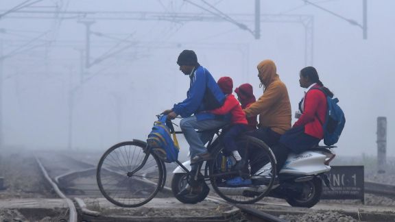 Cold wave: Dense fog is likely to continue in Odisha, Madhya Pradesh, Jammu and Kashmir, Himachal Pradesh, Uttarakhand, Assam, Meghalaya, Nagaland, Manipur, Mizoram, and Tripura, and Bihar (PTI).
