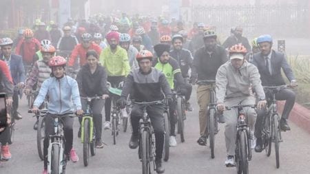 Delhi cyclists