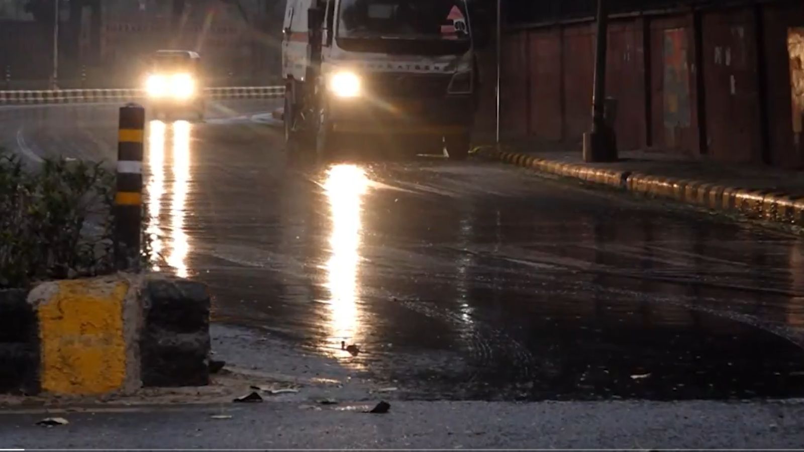 Delhi Experiences Cooler Weather as Rain Showers Arrive; IMD Forecasts More Precipitation