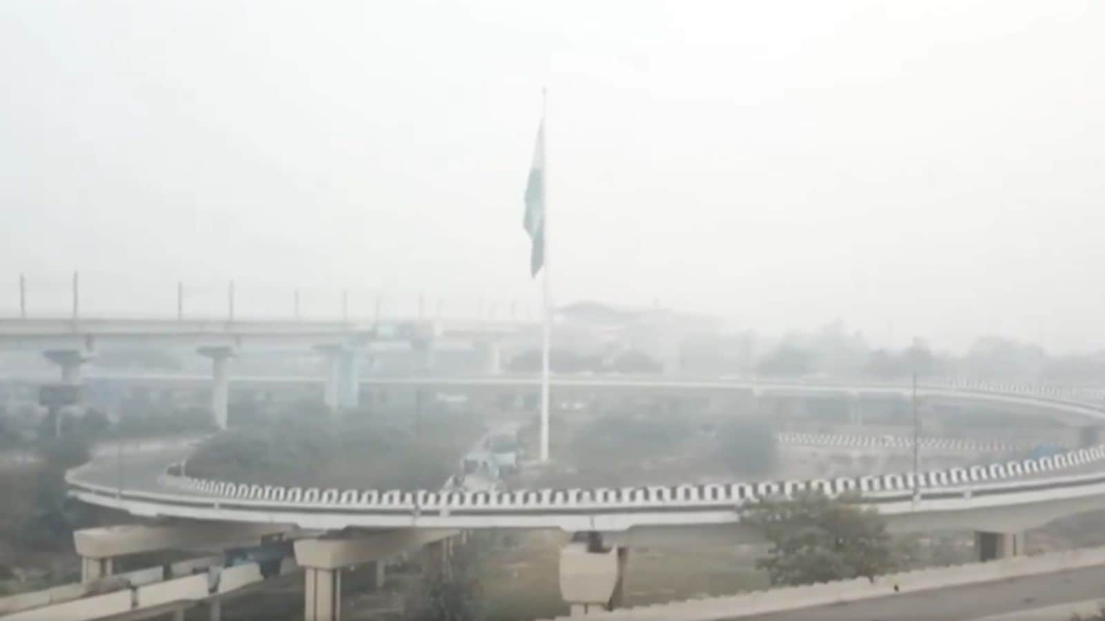 Cold wave in Delhi intensifies with early morning rain; intense chill likely to persist next week | Weather News Cold wave in Delhi intensifies with early morning rain; intense chill likely to persist next week | Weather News