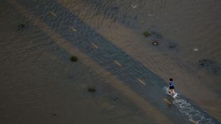 Geologists studying the world’s oldest rocks have reconstructed a vivid picture of Earth more than 3.5 billion years ago.