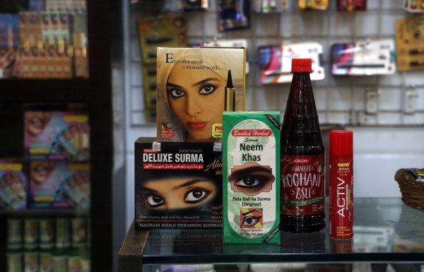 Pictures of different varieties of Surma packaging