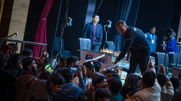 Hans Niemann signing autographs at Tata Steel Chess India tournament in Kolkata. (PHOTO: Vivek Sohani)