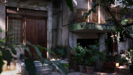 Situated across the VJTI college and Mahajan lane, the quiet, leafy lane of Matunga’s R P Masani road is witness to many such tales involving the stalwarts of the Indian film industry. (Express Photo by Amit Chakravarty)