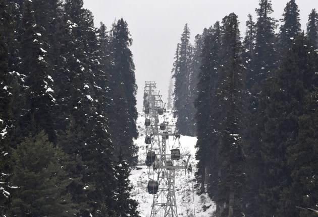 A view of a cable car amid a snow-covered landscape on the eve of the New Year in Gulmarg, where minimum temperatures plunged despite forecasts of largely dry weather ahead. (ANI Photo)