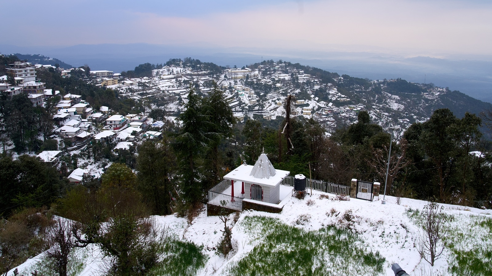4 years on, Kasauli finally gets its share of snow