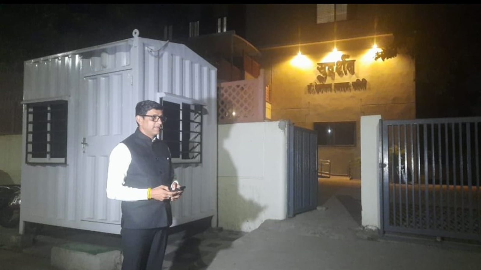 Fresh row in Indore: Collector, mayor attend meeting in RSS office