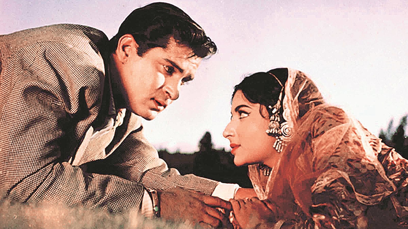 A still from Kashmir Ki Kali