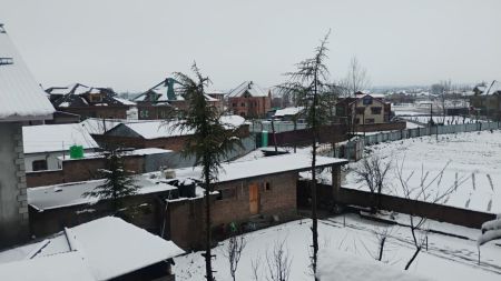kashmir snowfall, himachal, flights cancelled, highways shut
