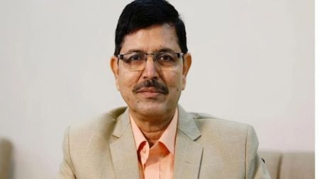 Mumbai University Vice Chancellor Ravindra Kulkarni speaks at the annual convocation, outlining plans for a meta-university and interdisciplinary learning.