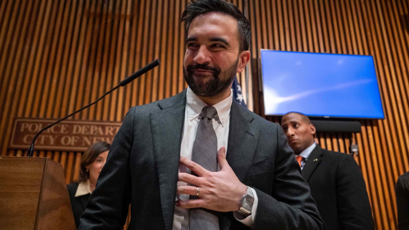 Some questions, then a selfie: Mayor Mamdani meets the (creator) press