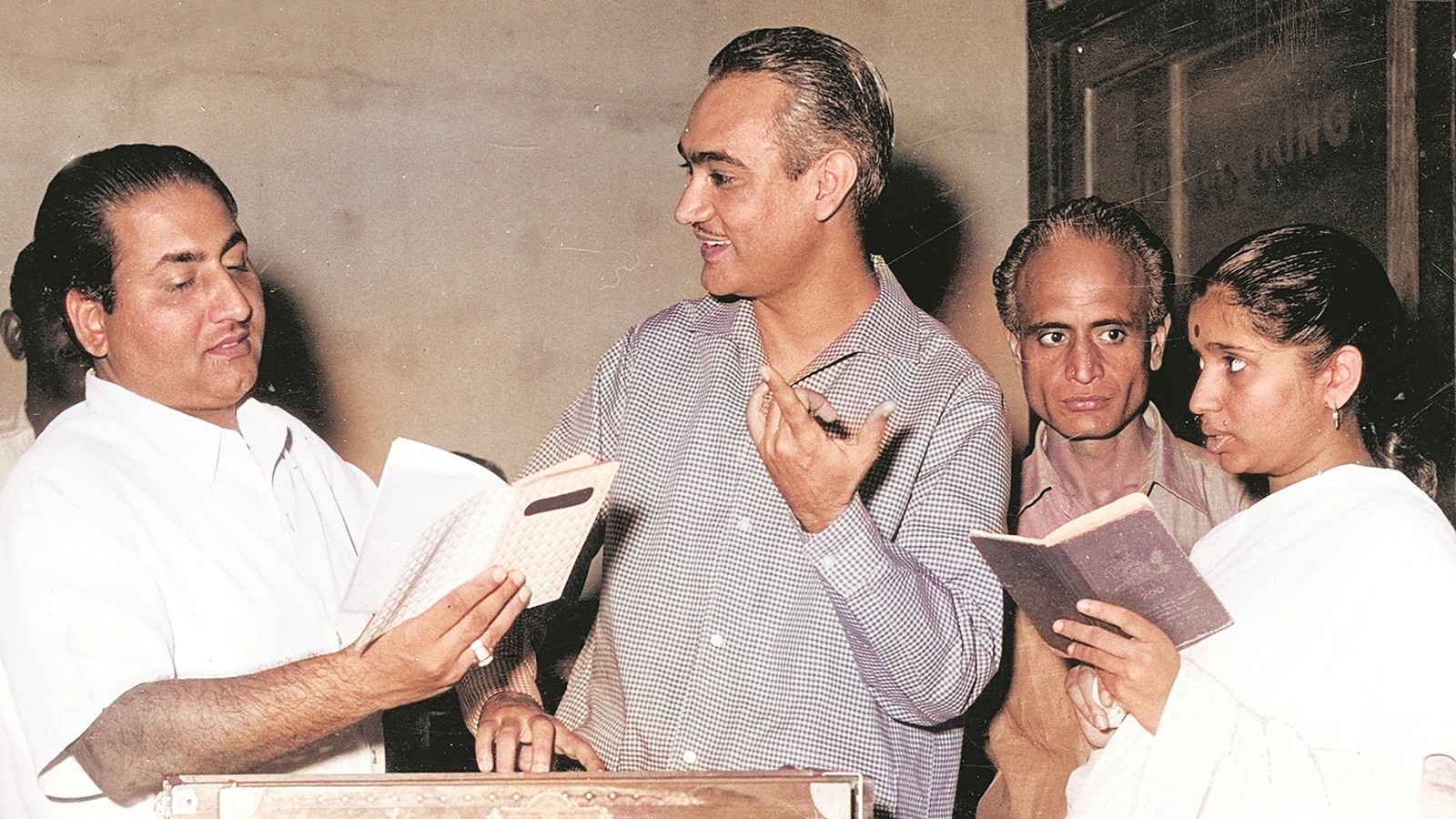 Mohammad Rafi, OP Nayyar, RK Rakhan and Asha Bhosle during a recording