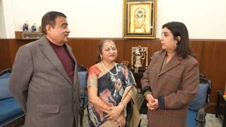 Nitin Gadkari with wife Kanchan and Farah Khan at his Delhi home