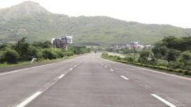 The old road is a hub of connectivity between Pune and Pimpri Chinchwad and is the road that provides access to vehicles going towards Mumbai.