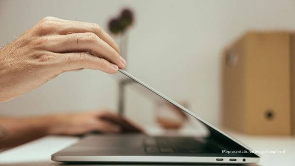 The post shared that he asked the student why he had not taken up an internship instead