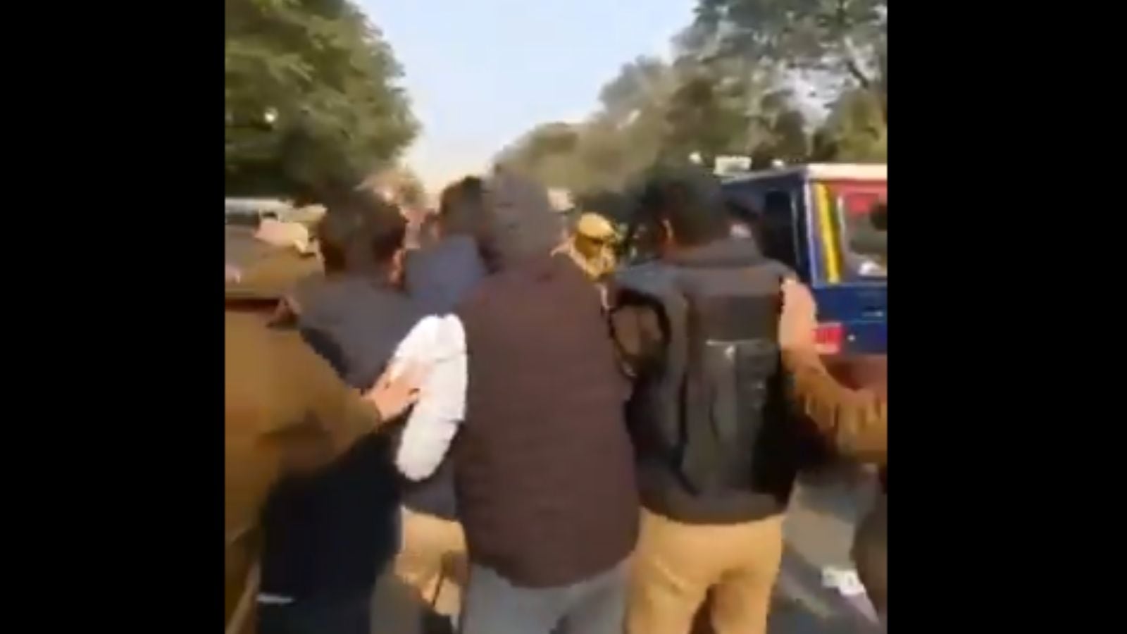 Cong protests over MGNREGA repeal, says over 100 held in Varanasi march