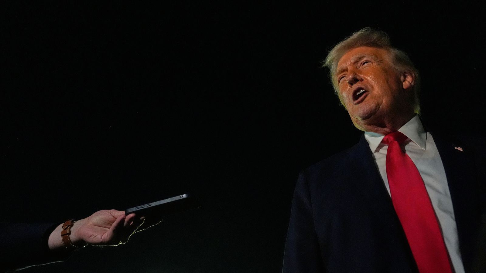 Trump Threatens 200% Tariffs on French Wines to Pressure Macron on Peace Board