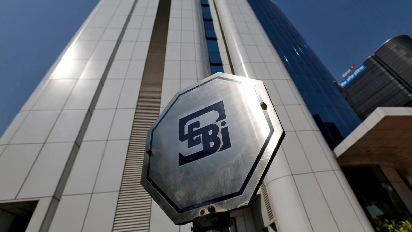 SEBI gives ‘in-principle’ nod to NSE’s settlement applications in co-location, dark fibre cases