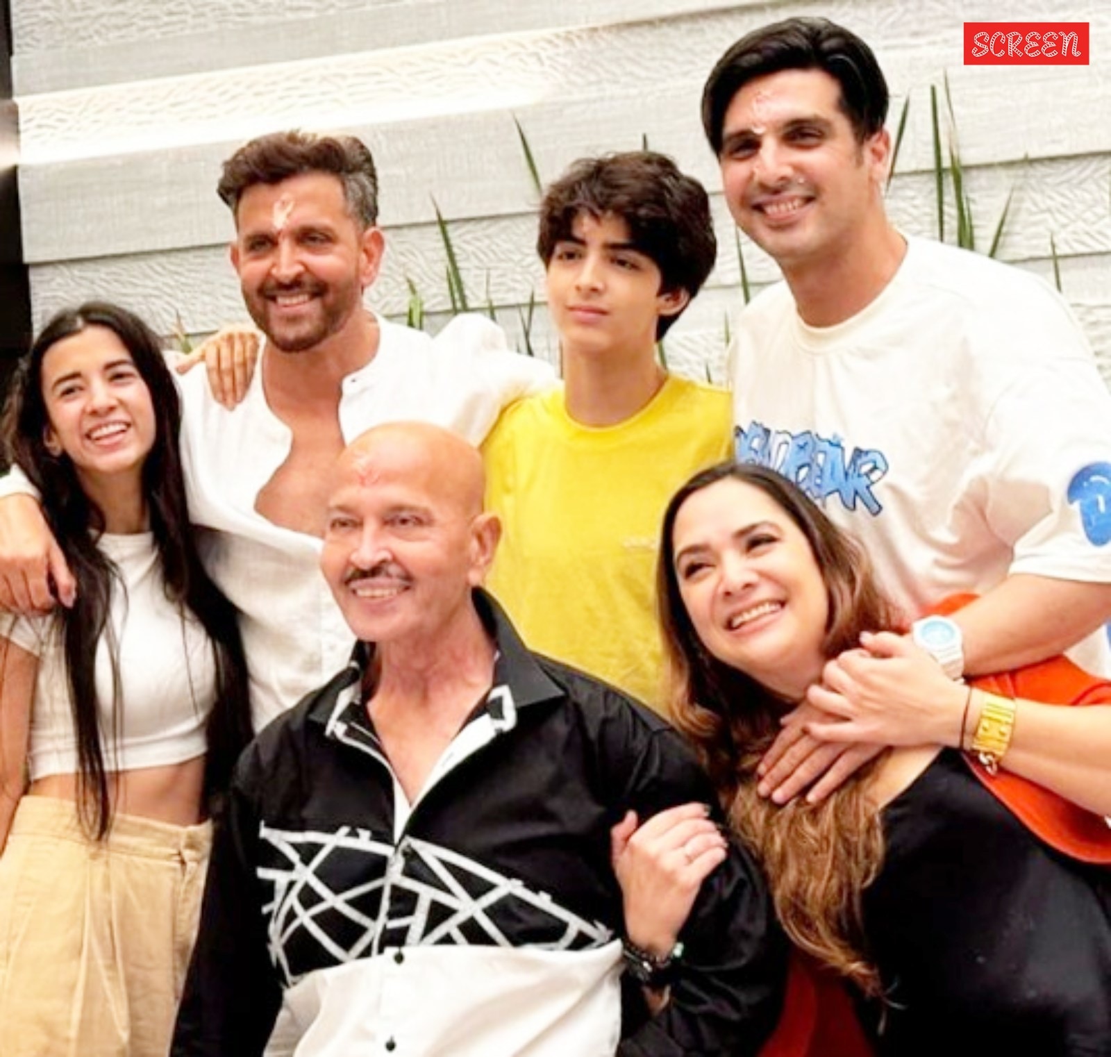 photos of Hrithik, Sussanne, Saba and Arslan Goni together
