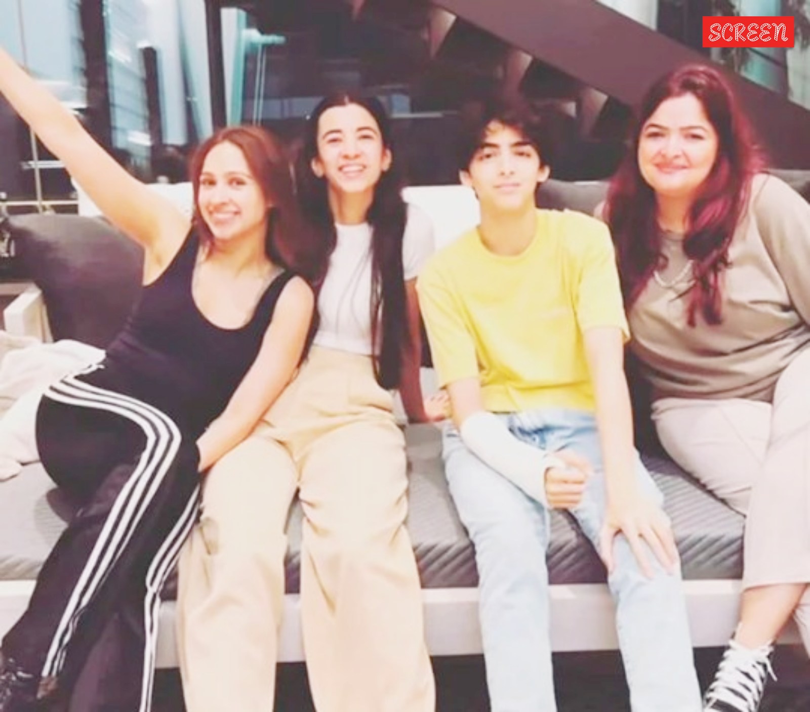 photos of Hrithik, Sussanne, Saba and Arslan Goni together