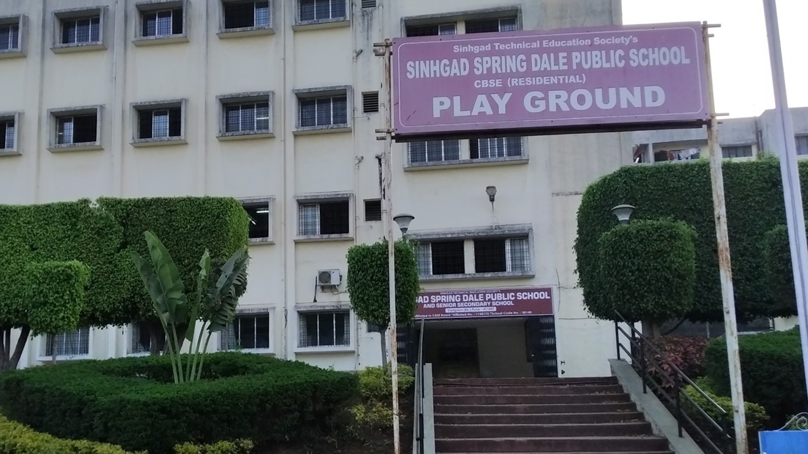 Teachers, staff at Sinhgad school protest over three years of pending salaries