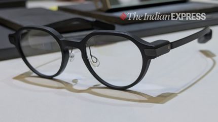 ‘Steve Jobs’ style smart glasses