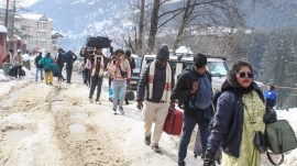 Jam forces tourists to ditch cars, trek to Manali