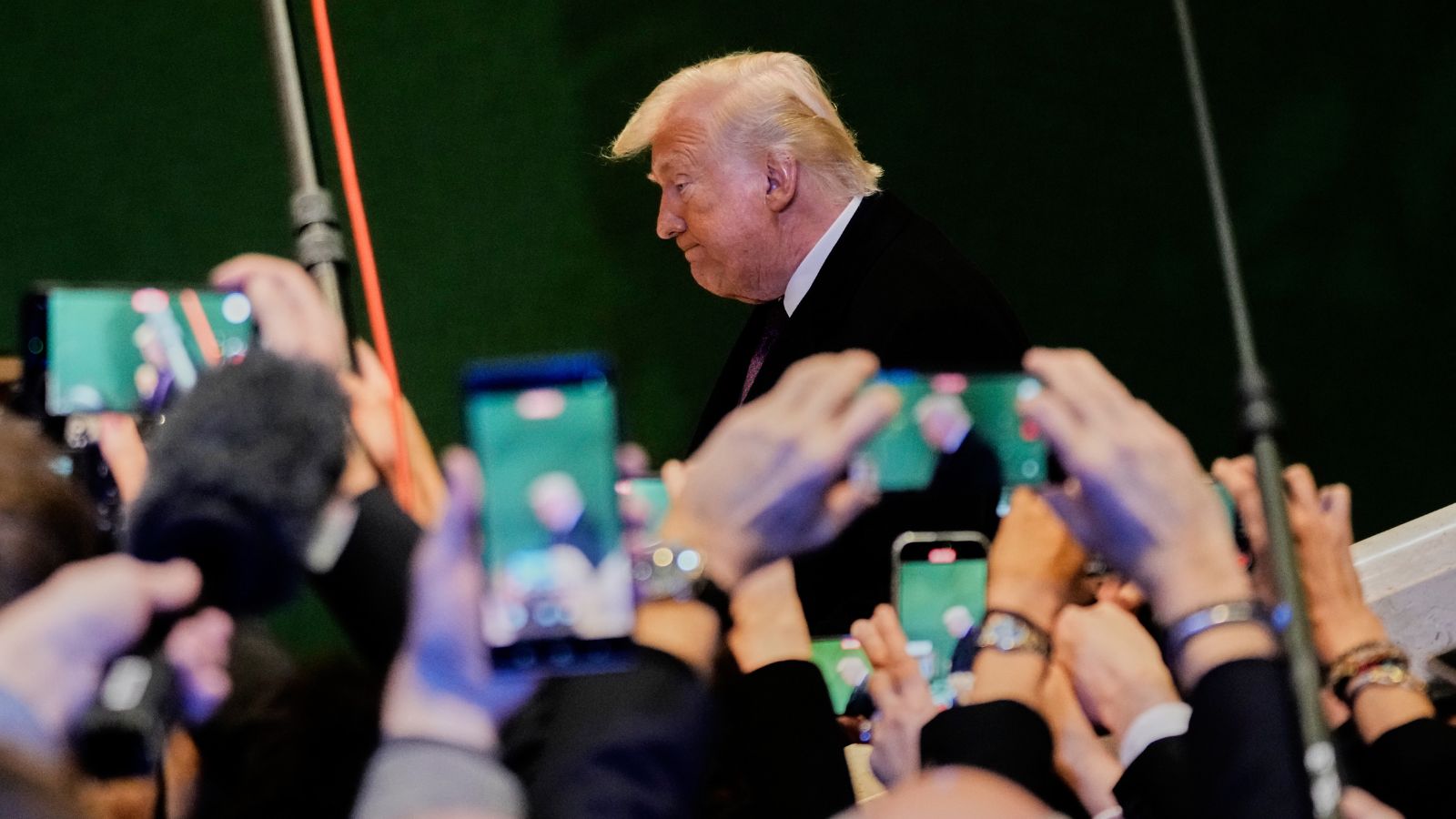 Donald Trump Withdraws Invitation to Canada's Mark Carney from Peace Board