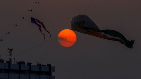 man and his seven-year-old daughter on a motorcycle died in Gujarat after they allegedly got entangled in a nylon kite string