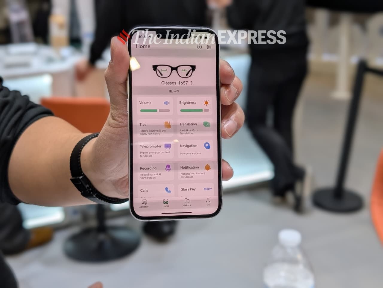 ‘Steve Jobs’ style smart glasses
