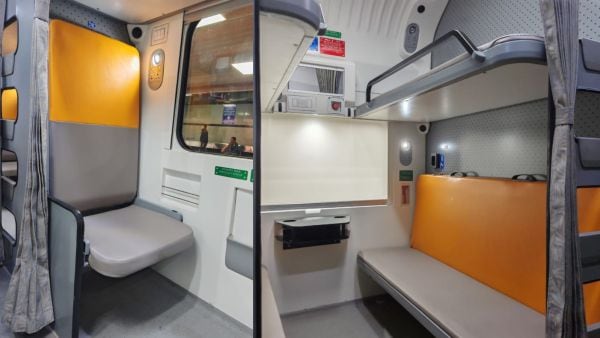 First glimpse of Second AC of Howrah-Guwahati Vande Bharat Sleeper train (Image: Bobins Abraham)