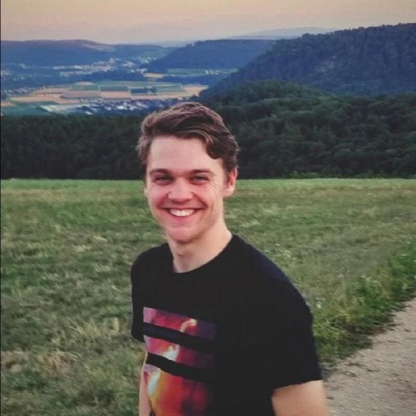 Carl Jolly of the UK-based Schils Doltcini team