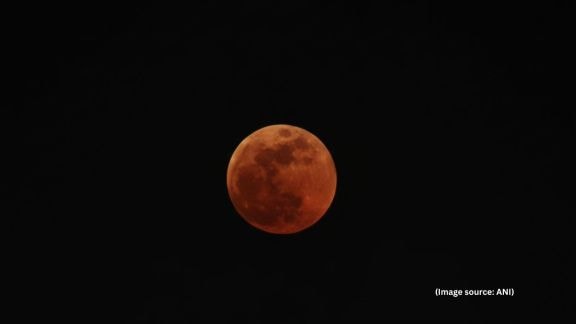 In India, the supermoon was visible shortly after sunset, giving skywatchers a striking early-evening view.