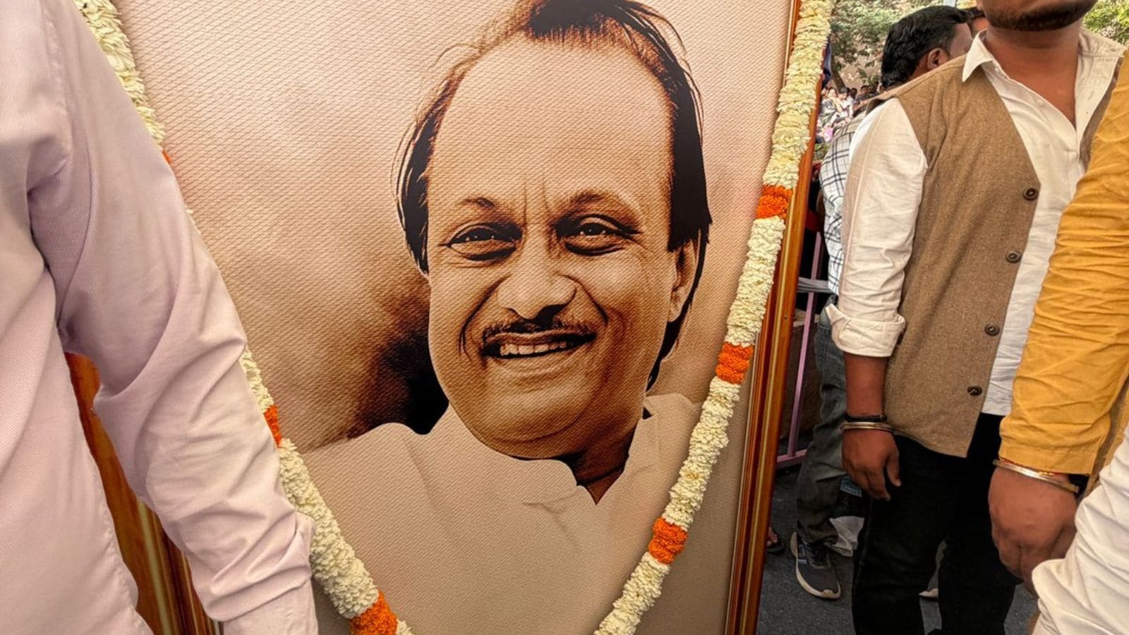 Akhilesh Yadav backs Mamata Banerjee’s demand for SC-monitored probe into Ajit Pawar’s death