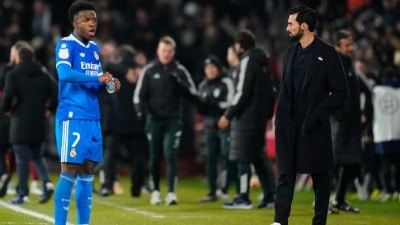 Real Madrid's Vinicius Junior, left, and head coach Alvaro Arbeloa during the Copa del Rey round of 16 soccer match between Albacete and Real Madrid, in Albacete. (AP Photo)