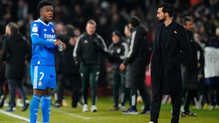 Real Madrid's Vinicius Junior, left, and head coach Alvaro Arbeloa during the Copa del Rey round of 16 soccer match between Albacete and Real Madrid, in Albacete. (AP Photo)
