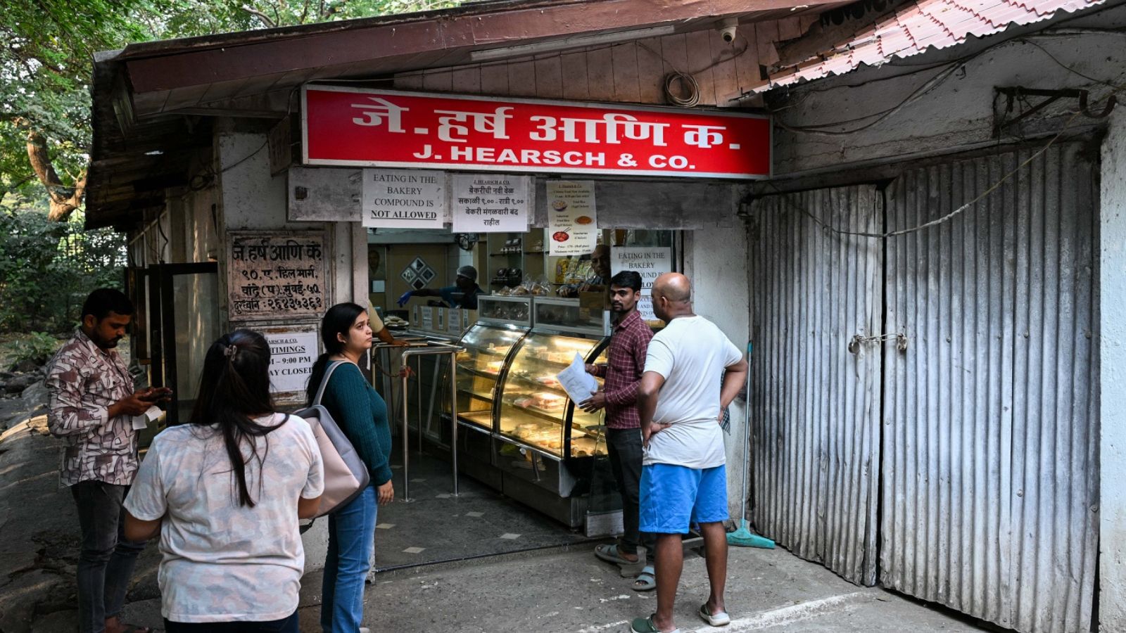 Forced to flee during WW-II, a German baker’s legacy thrives in Bandra with J Hearsch & Co, now manned by Dsa family
