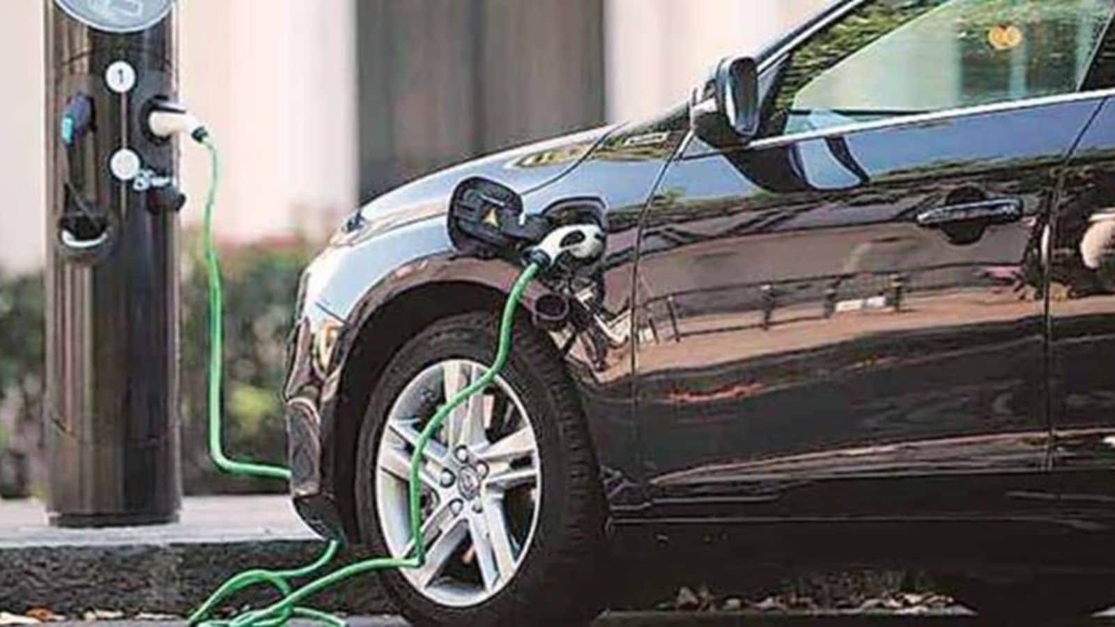 indianexpress.com - Jagpreet Singh Sandhu - Electric cars sale gain pace, but fuel-powered vehicles still dominate in Chandigarh: Data