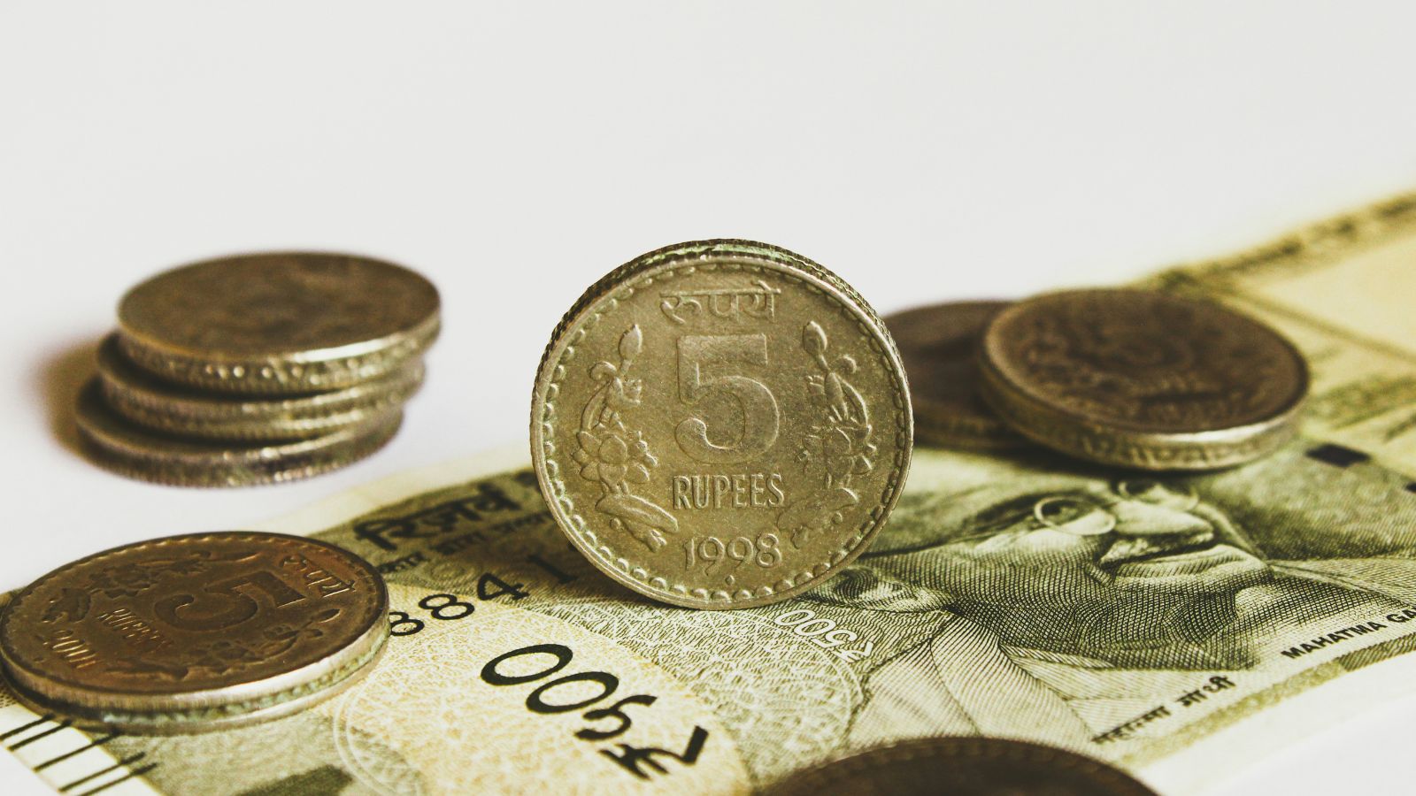 Economic Survey 2025-26 Warns of Fiscal Risks from State Cash Transfers