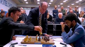 Gukesh was shell-shocked after realising his blunder. The world champion resigned immediately after Nodirbek Abdusattorov’s response. (Screengrab via ChessBase India livestream)